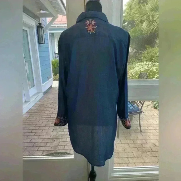 Parsley & Sage embroidered denim look button-down shirt, Size large like new - Picture 4 of 10